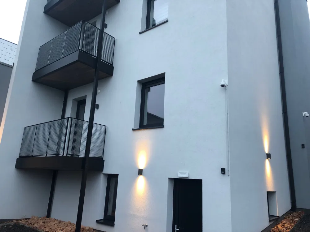 Rez-de-chaussée avec parking et terrasse