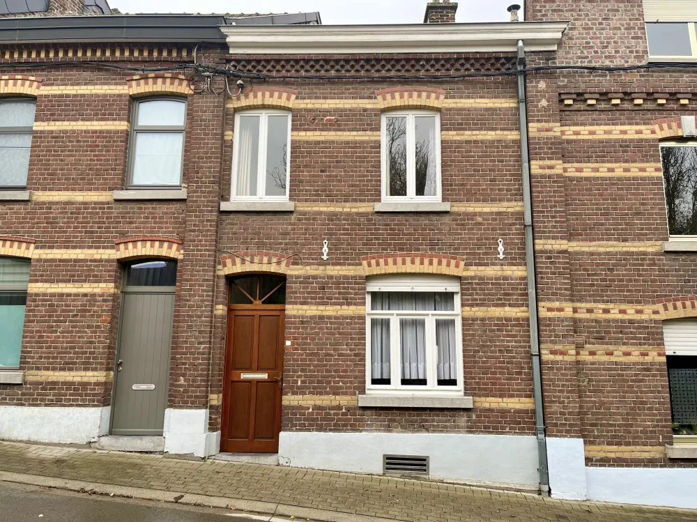 Maison à rénover de 2 chambres avec garage et jardin