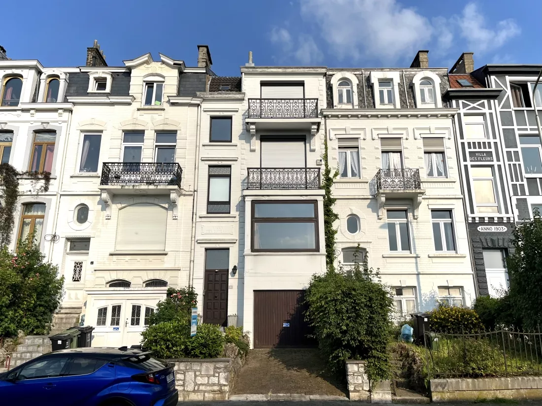 Maison de 4 chambres avec dressing, garage, terrasse et jardin