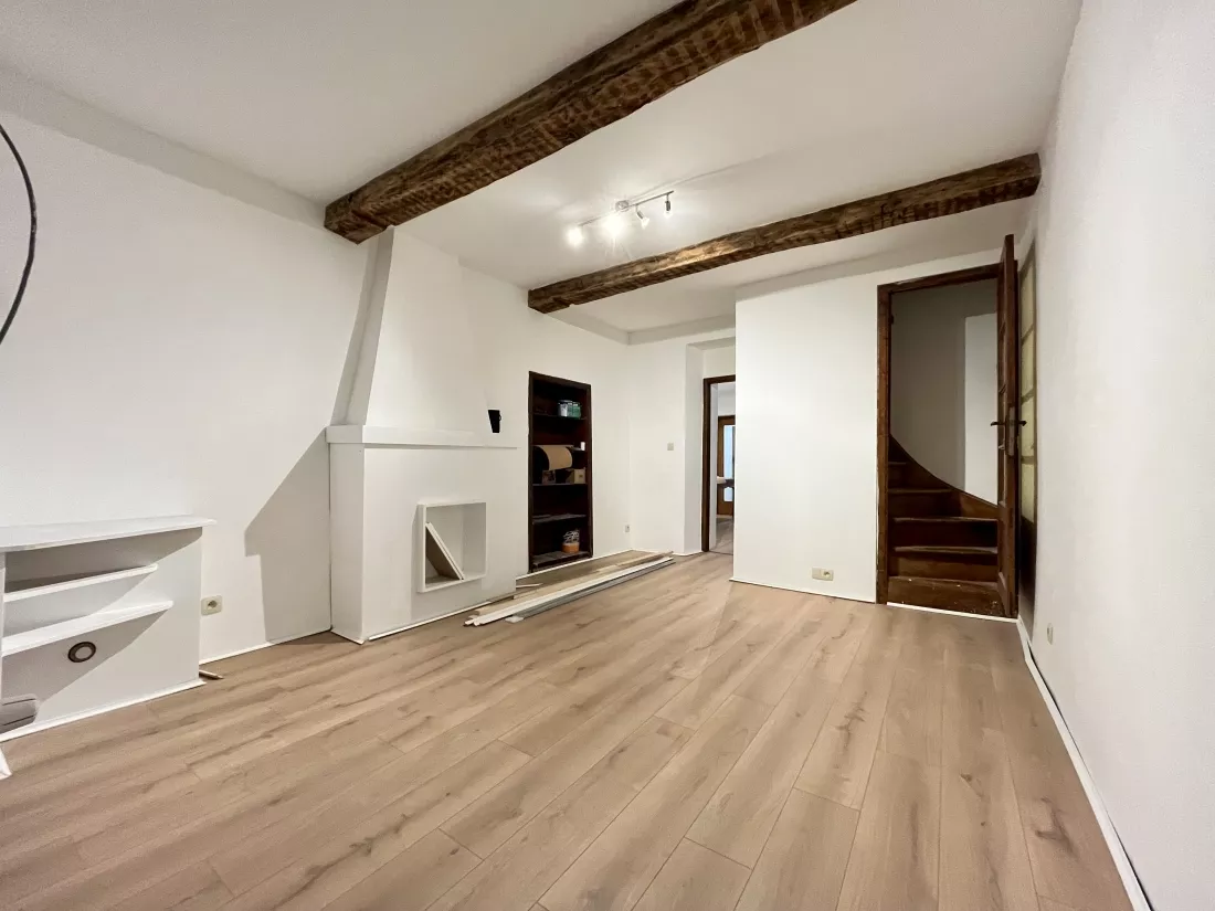 Maison rénovée de 2 chambre et un bureau