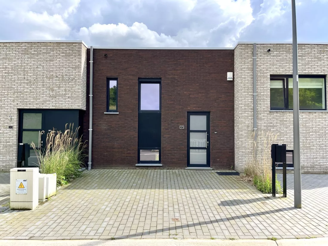 Nouvelle construction de 3 chambres avec terrasse, jardin, et 2 parkings