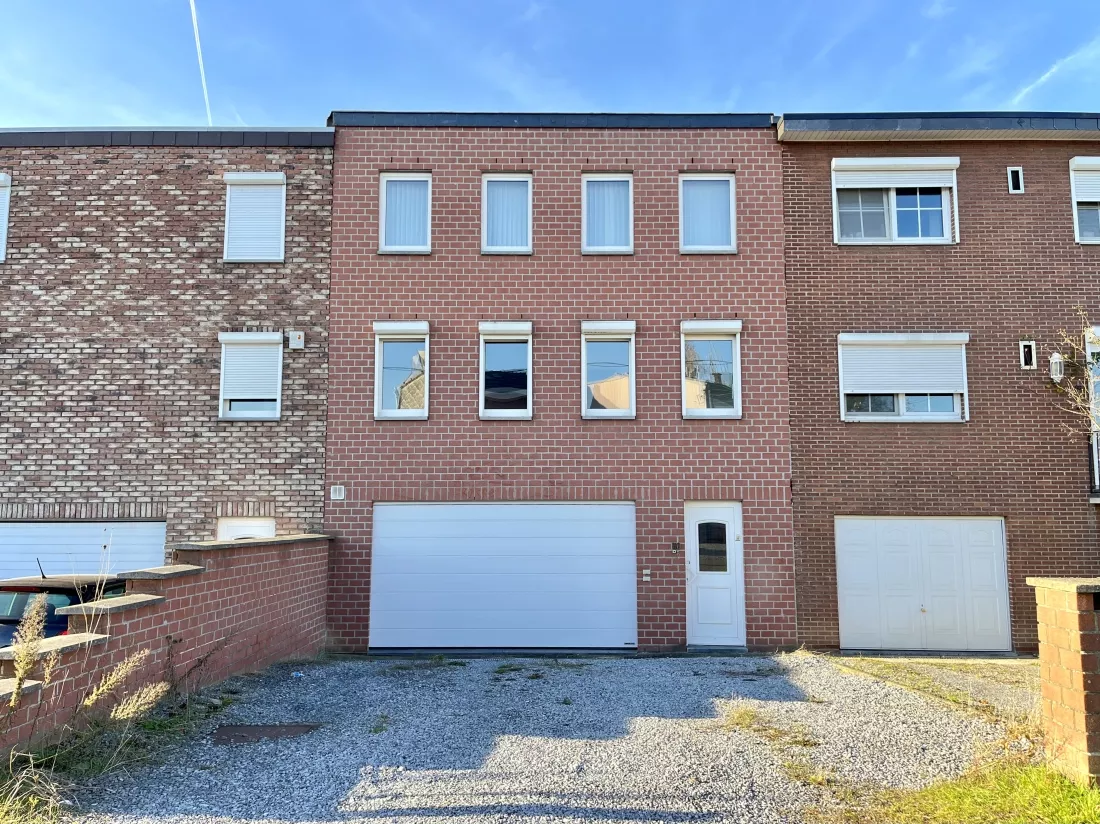 Appartement de 2 chambres avec garage, parking, terrasse et jardin