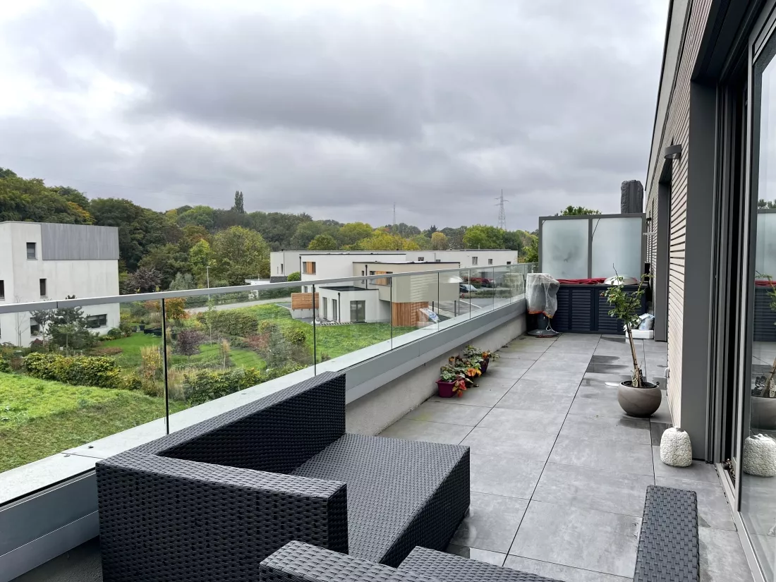 Appartement de 3 chambres avec belle terrasse et parking
